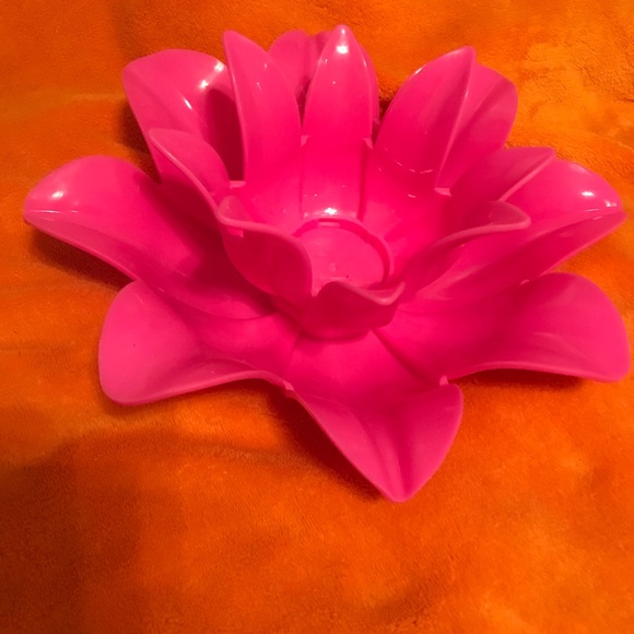 1Hot T PINK FLOWER PLASTIC FLOATING CANDLE holder - Picture 3 of 4